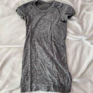 heather grey swiftly tech 2.0 short sleeve shirt